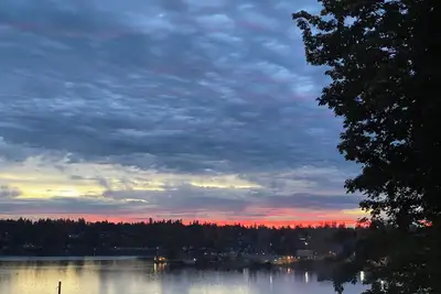 Image de View of Mt. Rainer, stunning sunrises and moonrises on Puget Sound