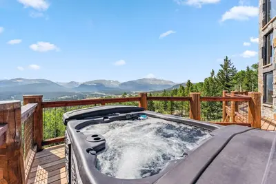 Image de Custom 2br+Loft Home, w/ Hot Tub & Stunning Views
