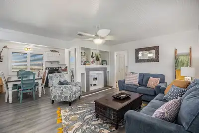 Image de Pet friendly w/ fenced dog run & outdoor shower