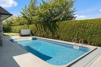 Image de Luxurious West Kelowna Retreat w/Heated Pool & Hot Tub