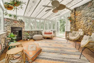 Image de Picturesque Lake Elmo Cottage w\/ Barn & Fire Pits!
