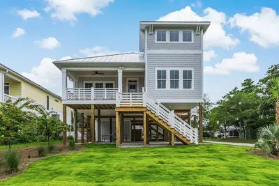 Image de Wonderful New Dog Friendly Home with Views of the Intracoastal Waterway, 6 Seater Golf Cart Included