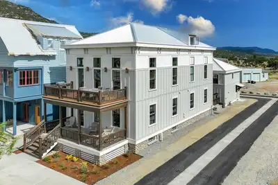 Image de Whitewater Estate! House & Guesthouse w Hot Tub!