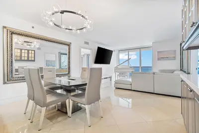 Image de Executive Retreat: 3-Br Luxury Oceanview Condo