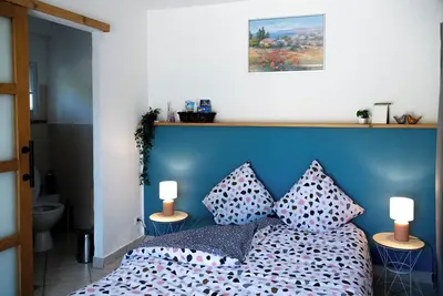 Image de Air-conditioned studio with kitchenette and WiFi near the medieval city of Vence