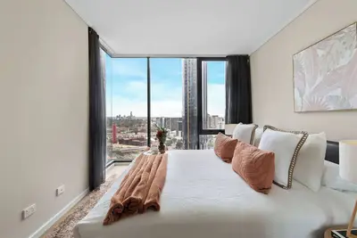 Image de A Cozy 2br Apt Near Crown, Sleeps 6, Free Parking