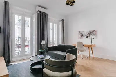 Image de Luxe Palacio 2br w/ Balcony & A/C, nr Bars & Dining, by Blueground