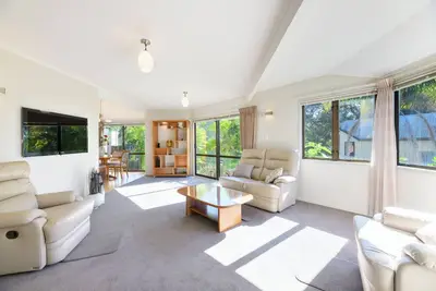 Image de Modern Lifestyle Retreat With Stunning City View