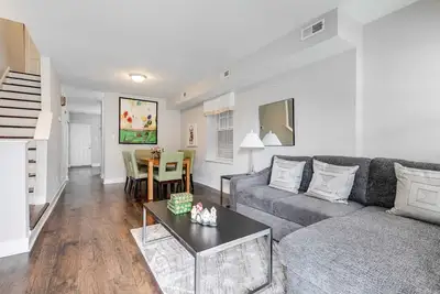 Image de Urban Hearth in Carytown/fenced yard/free parking
