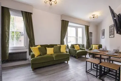 Clarence Street luxury apartment - sleeps 6 guests  in 2 bedrooms