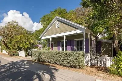 Image de Here Comes The Sun ~ 2 Br, 2 Ba Casa Marina Home with Pool!