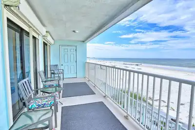 Image de 🏖️Beachfront🌴Arena De Madeira 103☀️Amazing Sunsets🐬Direct Beach Access