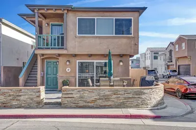 Image de Upper unit one house from the beach