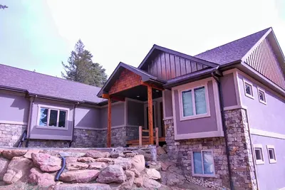 Image de Beautiful New Home with Views of Castle Mountain - 3510