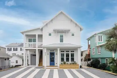 Image de TresSea: Fabulous 6 bedroom new construction home!