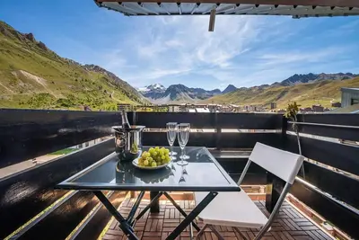 Image de 300m du centre station, 1er étage, terrasse, télévision, casier à ski, 38m², Tignes