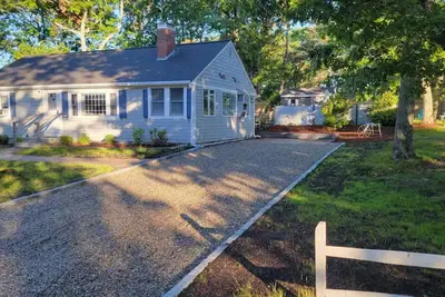 Image de Yarmouth Cottage - Outdoor Shower + Firepit