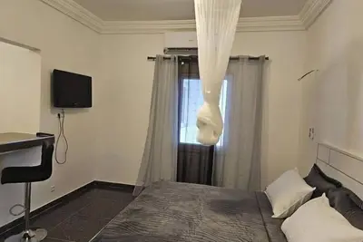 Image de Studio meublé à Yenne Dakar auprès de la plage pied dans l'eau.