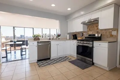 Image de Massive 3-bedroom Duplex apartment in awesome Jersey City with WiFi, Ac