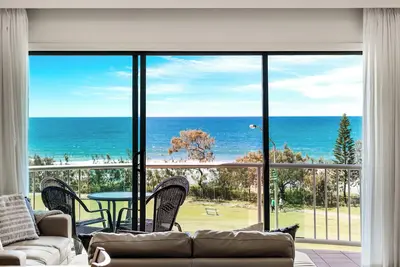 Image de BeachView: Alex Heads beachfront, ocean views, air-con, lift, parking