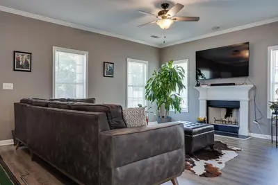 Image de Historic, rustic home with two patios in South Atlanta