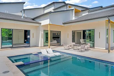 Image de Pool / Jacuzzi /  5-bedroom Luxurious house