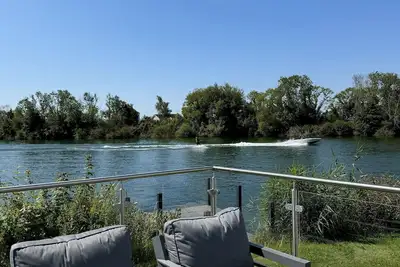 Image de Molly's Lodge - Cotswolds Lakeside Lodge