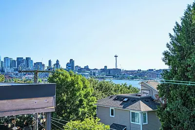 Modern 4br w Rooftop - Space Needle - Lake View