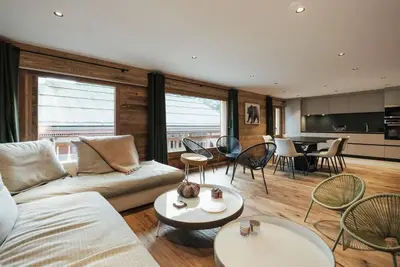 Image de 150m du centre station, 2ème étage, balcon, télévision, casier à ski, 91m², La Clusaz