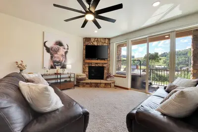 Image de Luxury Mountain Retreat: Jacuzzi, Great Views and 3-Min to Lifts
