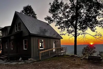 Image de Wow! Look @ That View! Sleeps 7, cabin with Ac, Wifi, lots of games.