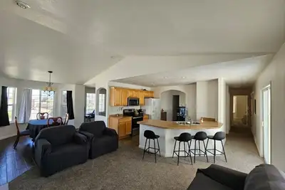 Image de Spacious House Near Slc Airport