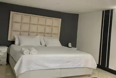 Image de Imperial Palace 8 Bedrooms Apt @lleras 301