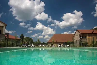 Image de À 300m du Centre! Appart avec Accès Piscine, Wi-Fi