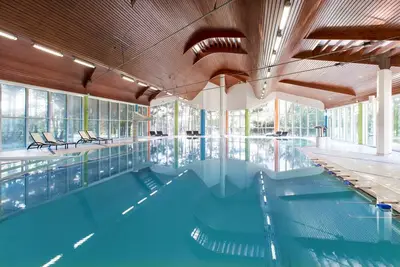 Image de 300m de la Plage! Appart avec accès Piscine + Spa