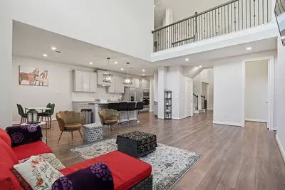 Image de New Listing! Gorgeous Lake Conroe Home for Affordable Nightly Rent by RedAwning