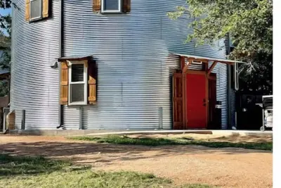 Image de Texas Living, Silo Style\n\n