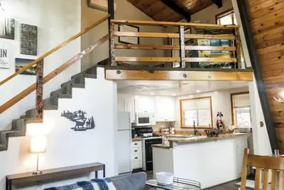 Image de Cozy Mtn A frame|Blue Lake Springs|Pool Access