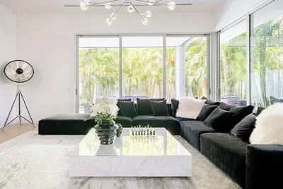 Image de Modern Poolside Oasis in the Heart of Delray Beach
