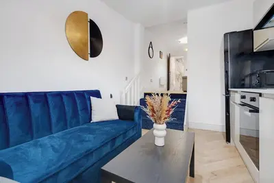 Image de Urban Stay Studio | Bright Space | 10 mins to City