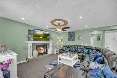 Image de 48a Luxury Lake Home w/ Massage Meditation Gym A/C