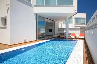 Image de Sunflower Seaview Villa | 3br, Pool & Jacuzzi