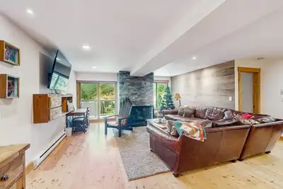 Image de Charming Vail Condo with Fireplace, Balcony Views, Pool & Hot Tub