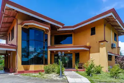 Image de Spacious home with private pool spa and WiFi