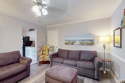 Image de Modern condo close to beach with pool, hot tub, & water view