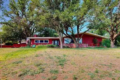 Image de 2 Bedroom Dog Friendly Main Home with enclosed backyard