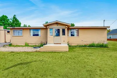 Image de Comfortable home with kitchen and Washer/Dryer- great location