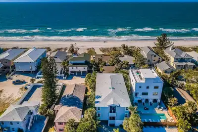 Image de Steps to the Gulf, elegant, comfortable, and family friendly with Ac & Wifi