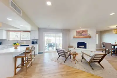 Image de Relax in the spacious living room with a wood-burning fireplace