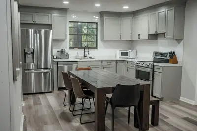 Image de Charming 4- bedroom house with Ac and WiFi in peaceful Lake City